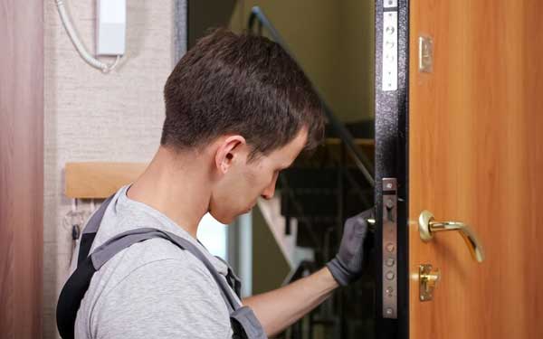 Come aprire una porta con chiave inserita all'interno - Fabbro Roma -  Pronto intervento h24
